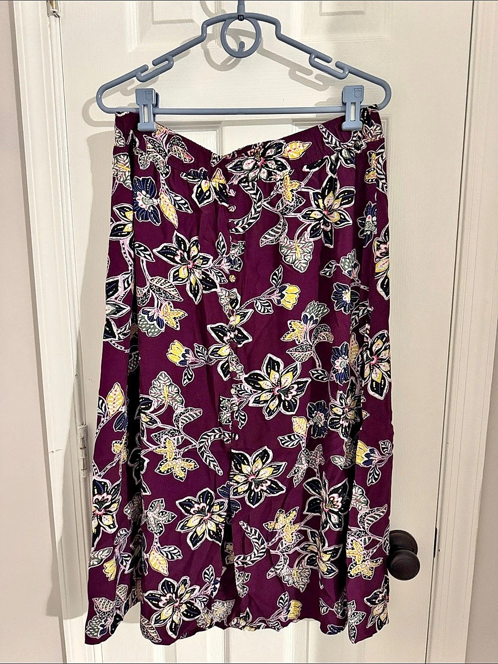LOFT Plum Purple Floral Button-Front Pull-On Midi Skirt in Purple & Multicolor,